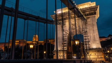 chain bridge over the danube in the night 2023 11 27 05 08 59 utc