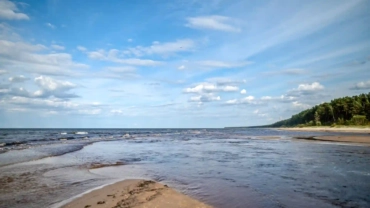 calm shoreline with gentle waves under a cloudy sk 2024 08 20 21 34 29 utc